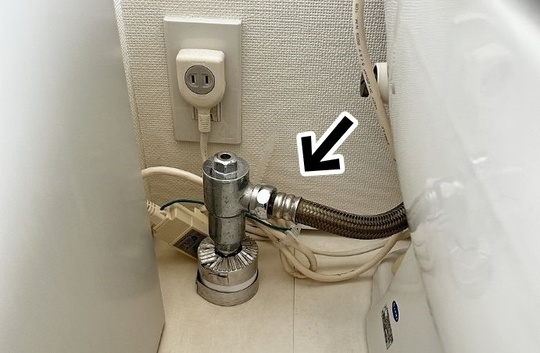 邪魔な水道管を隠します！ トイレリフォーム TOTOネオレスト - 浴室